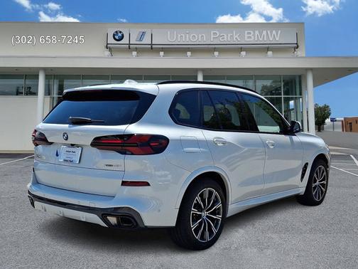 Mineral White Metallic 2024 BMW X5 xDrive40i