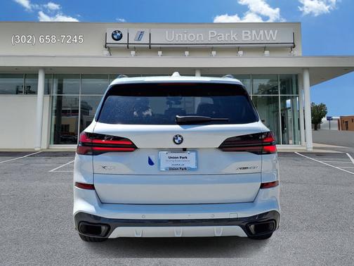Mineral White Metallic 2024 BMW X5 xDrive40i