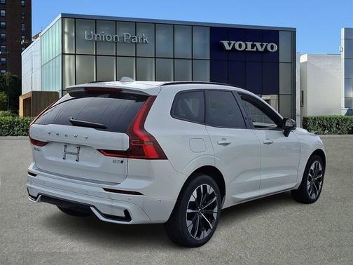 2026 Volvo XC60 Plus