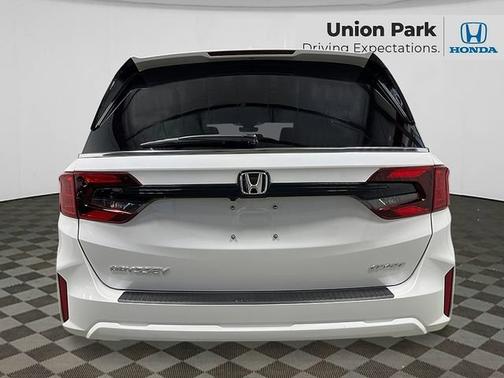 Platinum White Pearl 2026 Honda Odyssey Sport-L