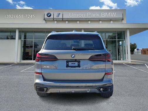 Skyscraper Grey Metallic 2026 BMW X5 xDrive50e