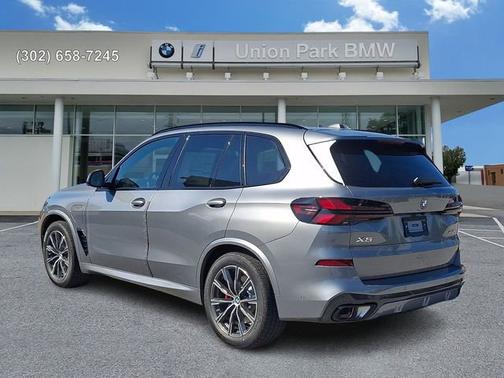 Skyscraper Grey Metallic 2026 BMW X5 xDrive50e