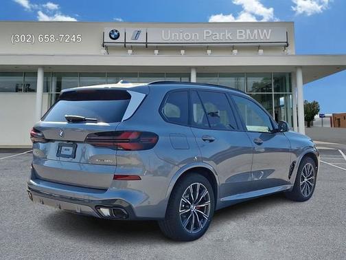 Skyscraper Grey Metallic 2026 BMW X5 xDrive50e