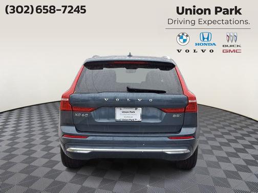 2023 Volvo XC60 Plus Bright Theme