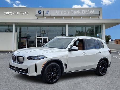 Mineral White Metallic 2025 BMW X5 xDrive50e