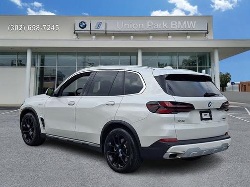 Mineral White Metallic 2025 BMW X5 xDrive50e