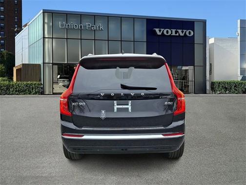 2025 Volvo XC90 Core