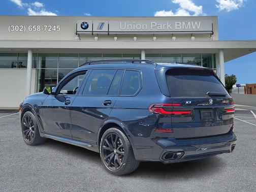 Carbon Black Metallic 2024 BMW X7 M60i