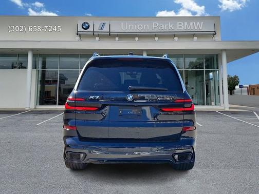 Carbon Black Metallic 2026 BMW X7 xDrive40i