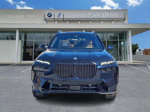 Carbon Black Metallic 2026 BMW X7 xDrive40i