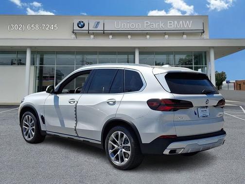 Mineral White Metallic 2026 BMW X5 xDrive40i