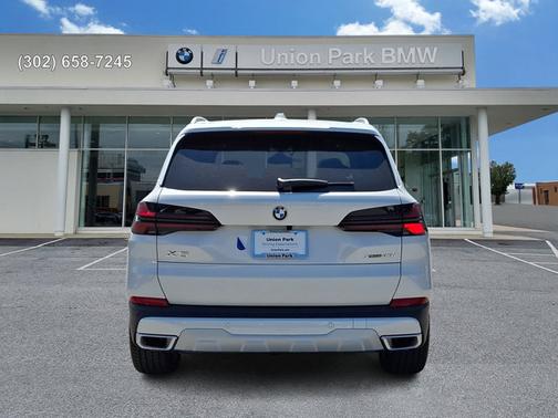 Mineral White Metallic 2026 BMW X5 xDrive40i
