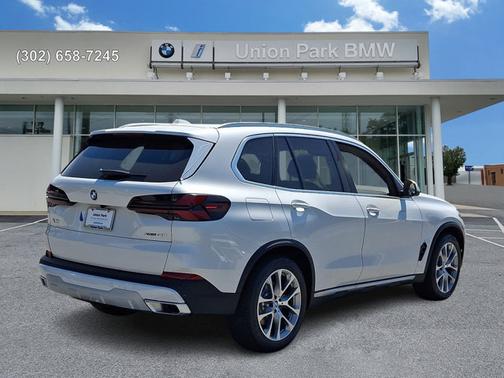 Mineral White Metallic 2026 BMW X5 xDrive40i