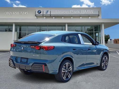 Cape York Green Metallic 2026 BMW X2 xDrive28i