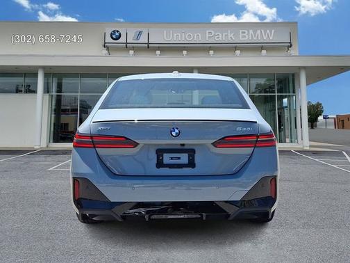 Brooklyn Grey Metallic 2027 BMW 530 530i xDrive