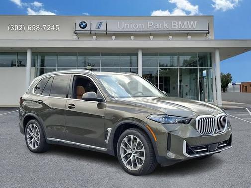 Manhattan Green Metallic 2026 BMW X5 xDrive50e