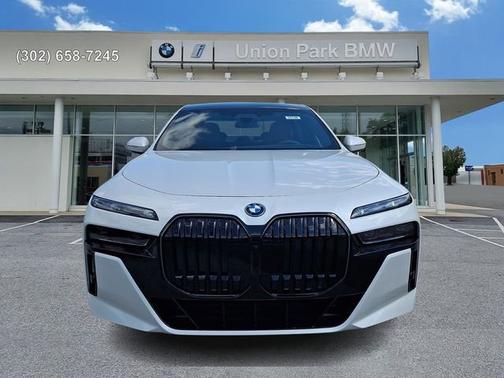 Mineral White Metallic 2026 BMW 750e 750e xDrive