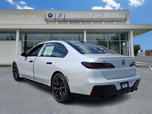 Mineral White Metallic 2026 BMW 750e 750e xDrive