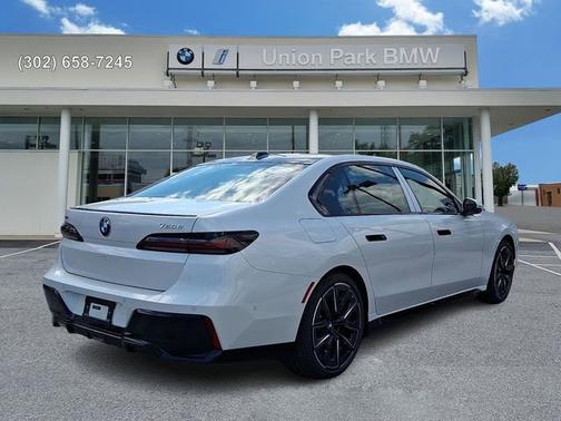 Mineral White Metallic 2026 BMW 750e 750e xDrive