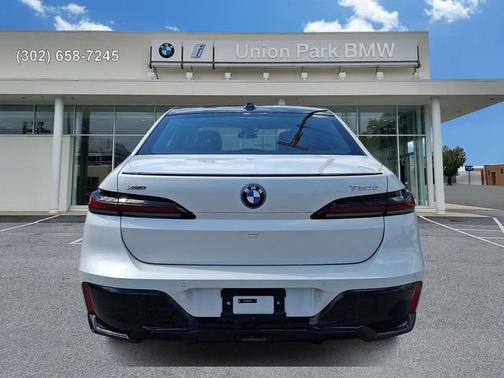 Mineral White Metallic 2026 BMW 750e 750e xDrive