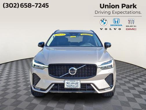 2023 Volvo XC60 Plus Dark Theme
