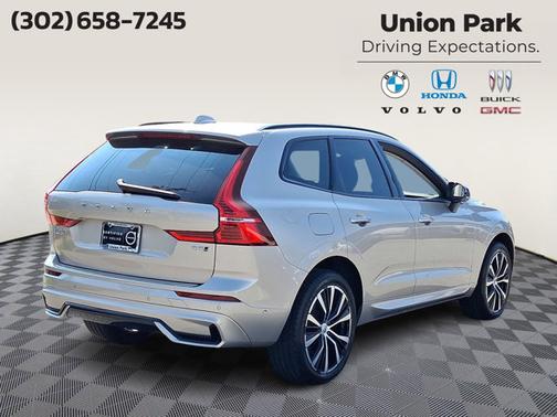 2023 Volvo XC60 Plus Dark Theme
