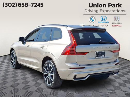 2023 Volvo XC60 Plus Dark Theme