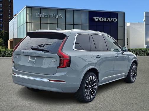 2026 Volvo XC90 Plus
