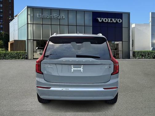 2026 Volvo XC90 Plus