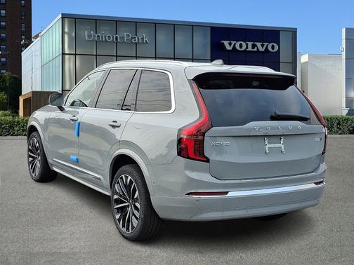 Vapour Grey Metallic 2026 Volvo XC90 Plus