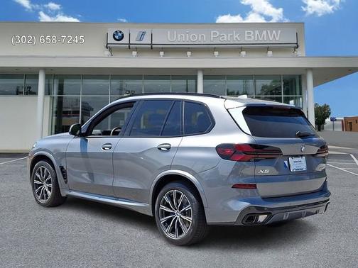 Skyscraper Grey Metallic 2026 BMW X5 xDrive40i