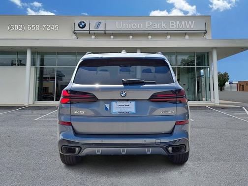 Skyscraper Grey Metallic 2026 BMW X5 xDrive40i