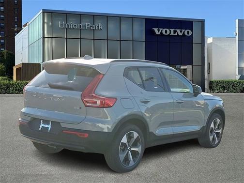 2026 Volvo XC40 Plus