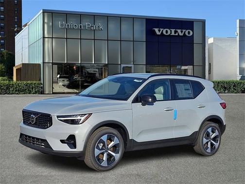 2026 Volvo XC40 Plus
