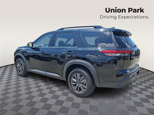 2023 Nissan Pathfinder SV