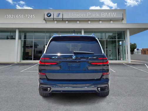 Black Sapphire Metallic 2027 BMW X7 xDrive40i