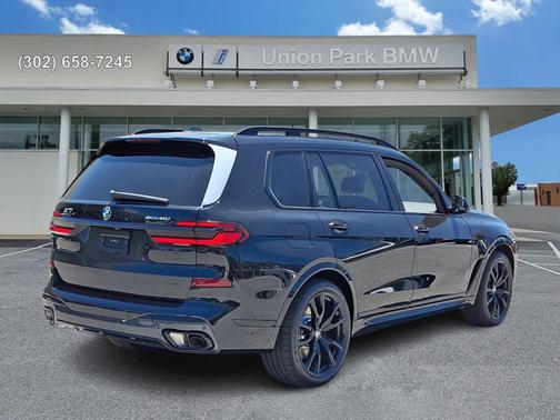 Black Sapphire Metallic 2027 BMW X7 xDrive40i