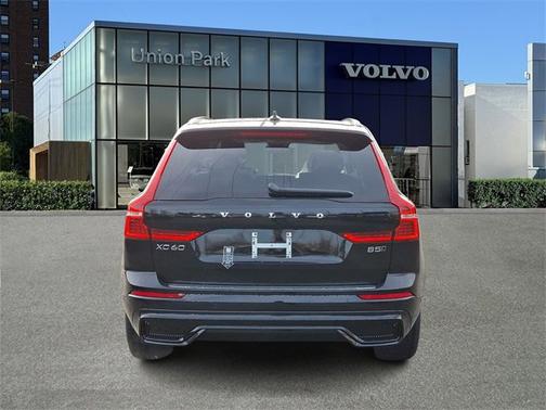 2025 Volvo XC60 Plus