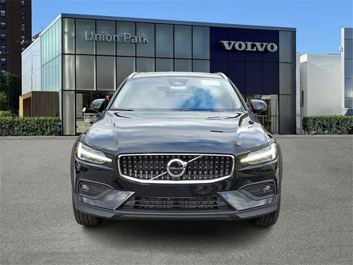 2026 Volvo V60 Cross Country Plus