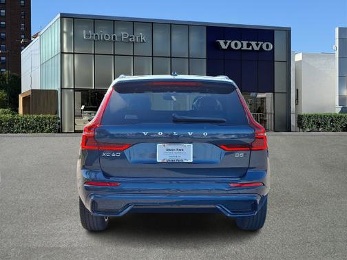 Denim Blue Metallic 2027 Volvo XC60 Plus