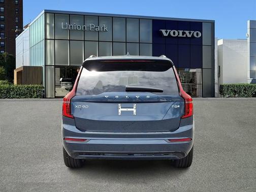 Denim Blue Metallic 2026 Volvo XC90 Plug-In Hybrid Ultra Dark Theme