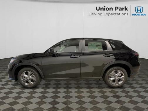 Crystal Black Pearl 2027 Honda HR-V LX