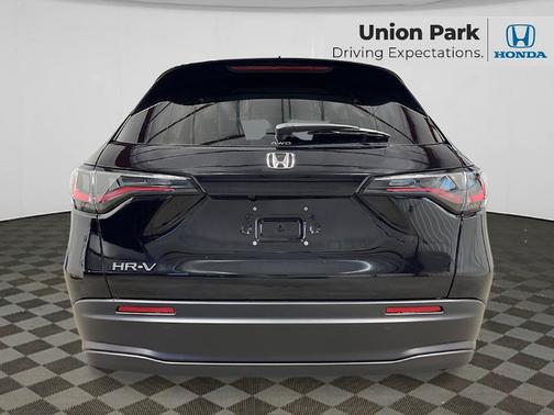 Crystal Black Pearl 2027 Honda HR-V LX