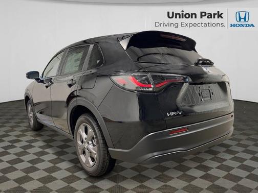 Crystal Black Pearl 2027 Honda HR-V LX