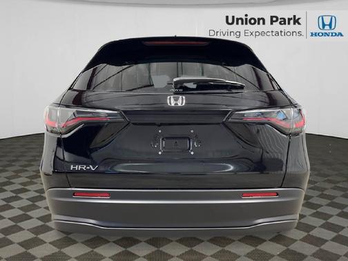 Crystal Black Pearl 2027 Honda HR-V LX