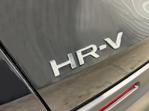 Crystal Black Pearl 2027 Honda HR-V LX