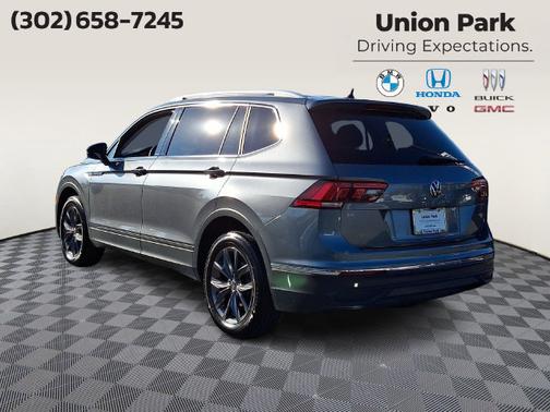 Platinum Gray Metallic 2023 Volkswagen Tiguan SE