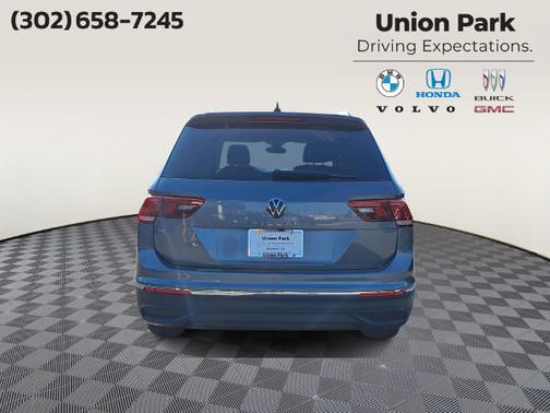 Platinum Gray Metallic 2023 Volkswagen Tiguan SE
