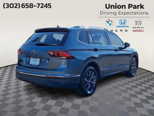Platinum Gray Metallic 2023 Volkswagen Tiguan SE