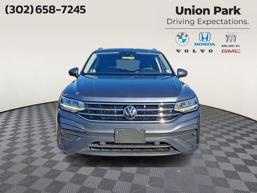 Platinum Gray Metallic 2023 Volkswagen Tiguan SE